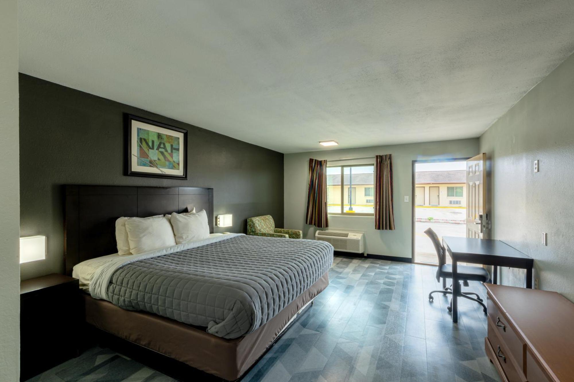 Freer Executive Inn And Studios Экстерьер фото