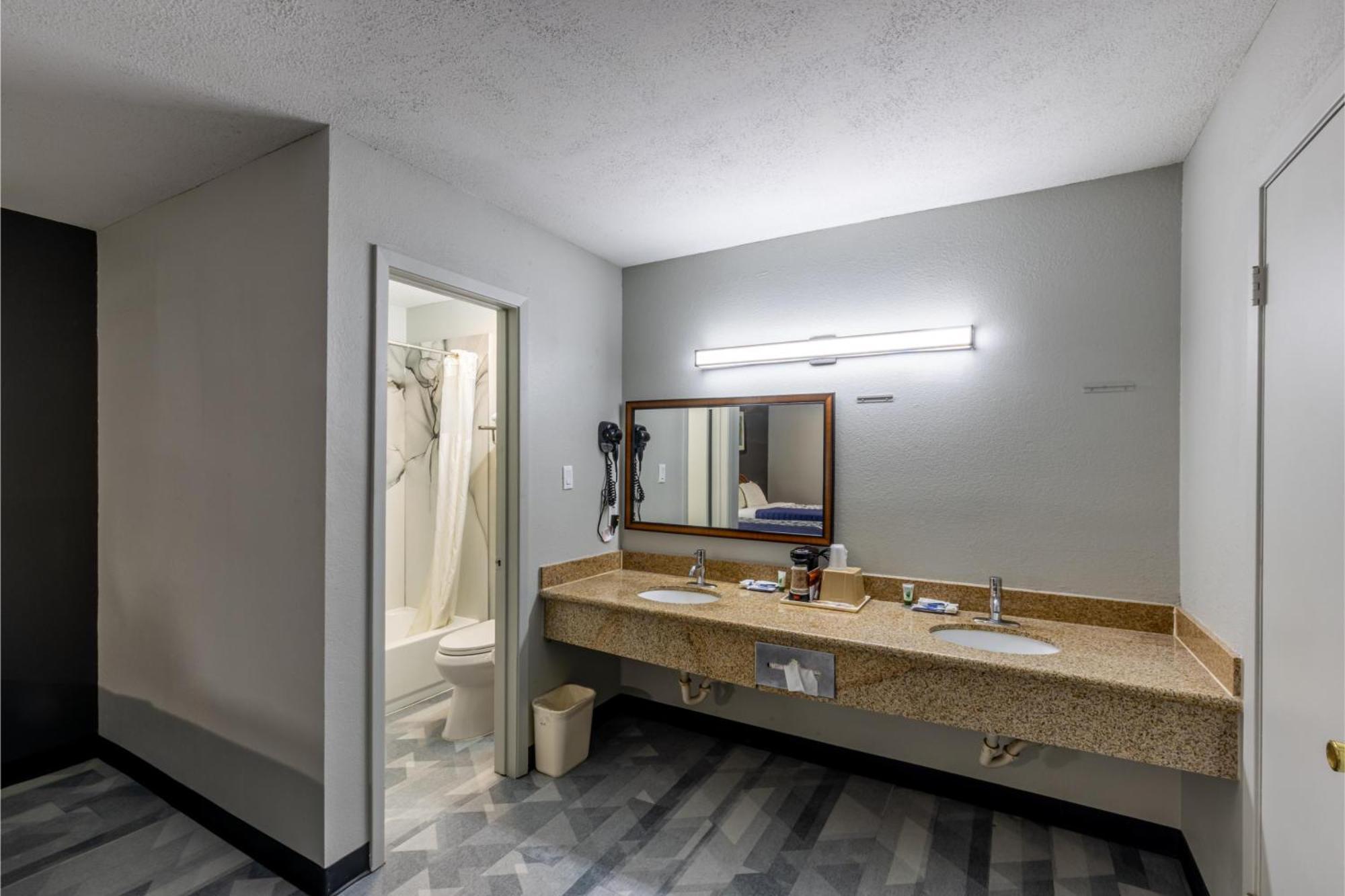 Freer Executive Inn And Studios Экстерьер фото