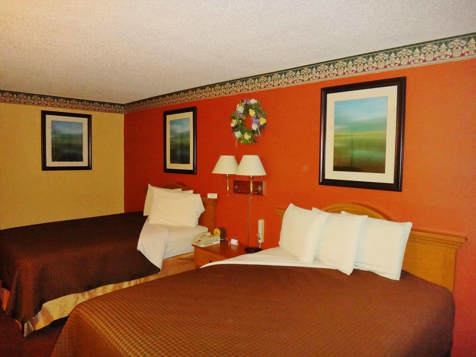 Freer Executive Inn And Studios Экстерьер фото