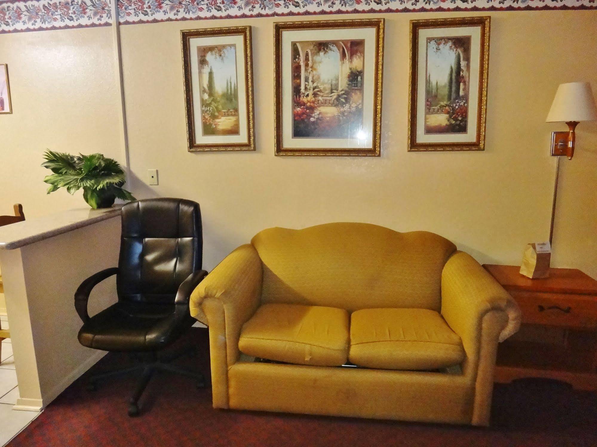Freer Executive Inn And Studios Экстерьер фото